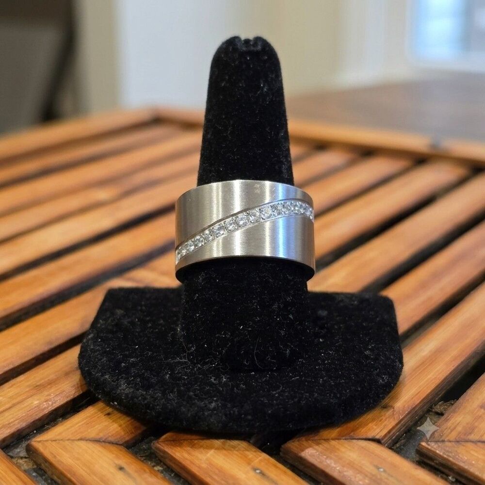 Vintage Wide Band Ring Rhinestone Diagonal Accent Size 10 No Marks